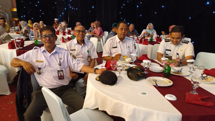 Giat, Rabu 22 November 2023, Menghadiri Rapat penganugerahan kegiatan Adipura kecamatan Kota Samarinda tahun 2023 di Ballroom Lt I hotel bumi Senyiur Samarinda dihadiri oleh Lurah.