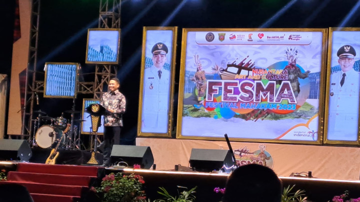 Giat, Jum'at 24 November 2023, Menghadiri Rapat Koordinasi dan silahturahmi di Aula Kecamatan Samarinda Utara dihadiri oleh Kasi Tapem dan ketua LPM & Pembukaan Festival Mahakam Tahun 2023 Taman Bebaya di hadiri oleh Lurah.