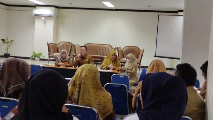 Giat, Senin 27 November 2023, Melaksanakan Apel Senin pagi di kelurahan sempaja barat di pimpin oleh Kasi Ekobang. & Menghadiri Tekhnical meeting untuk Lomba busana batik Samarinda di hadiri oleh staf.