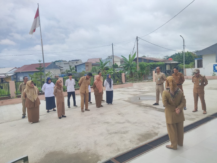 Giat, Senin 27 November 2023, Melaksanakan Apel Senin pagi di kelurahan sempaja barat di pimpin oleh Kasi Ekobang. & Menghadiri Tekhnical meeting untuk Lomba busana batik Samarinda di hadiri oleh staf.