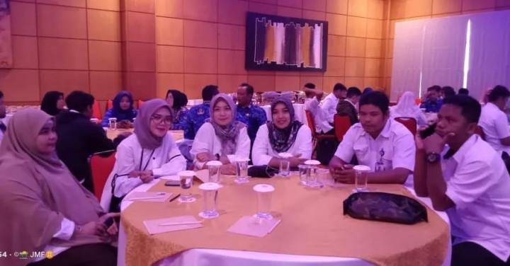 Giat Rabu, 29 November 2023, Mengikuti Bimtek Operator Sistem Informasi Mendukung Kegiatan Pemilu dan Pilkada Tahun 2024 di Hotel Puri Senyiur diikuti oleh Staff.