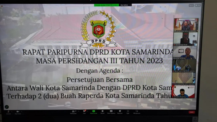 Giat Rabu, 29 November 2023, Zoom Meeting Rapat Paripurna DPRD Kota Samarinda Masa Persidangan III Tahu 2023 Persetujuan Bersama antara Wali Kota Samarinda dengan DPRD Kota Samarinda terhadap 2 buah Raperda Kota Samarinda Tahun 2023 diikuti oleh Lurah.