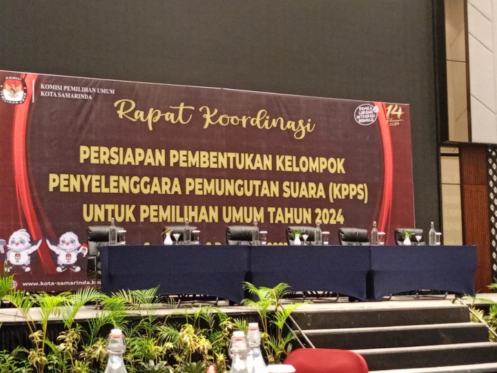 Giat, Jum'at 08 Desember 2023, Rapat koordinasi persiapan pembentukan kelompok penyelenggaraan pemungutan suara (KPPS) untuk pemilihan umum tahun 2024 dihadiri oleh Plh Lurah.