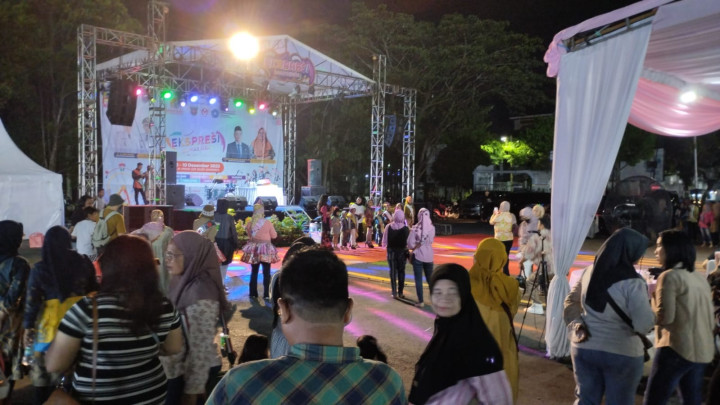 Giat, Jum'at 08 Desember 2023, Lomba busana batik di GOR segiri Samarinda, Alhamdulillah kelurahan sempaja barat mendapatkan juara 3 untuk putra.
