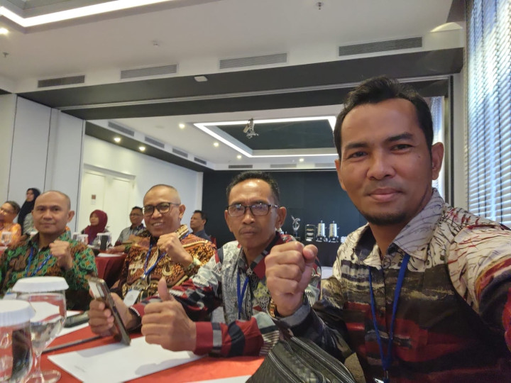 Giat, Sabtu 09 Desember 2023 Menghadiri Rapat Bimtek Kepamongan Camat & Lurah di Jakarta 8-11 Desember 2023 di hadiri oleh Lurah.