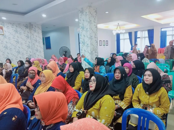 Giat Selasa, 12 Desember 2023, Menghadiri Undangan Pelantikan Forum Kelompok Informasi Masyarakat (FK-KIM) Kota Samarinda di Aula Dinas Perpustakaan dan Arsip Kota Samarinda dihadiri oleh Seklur.