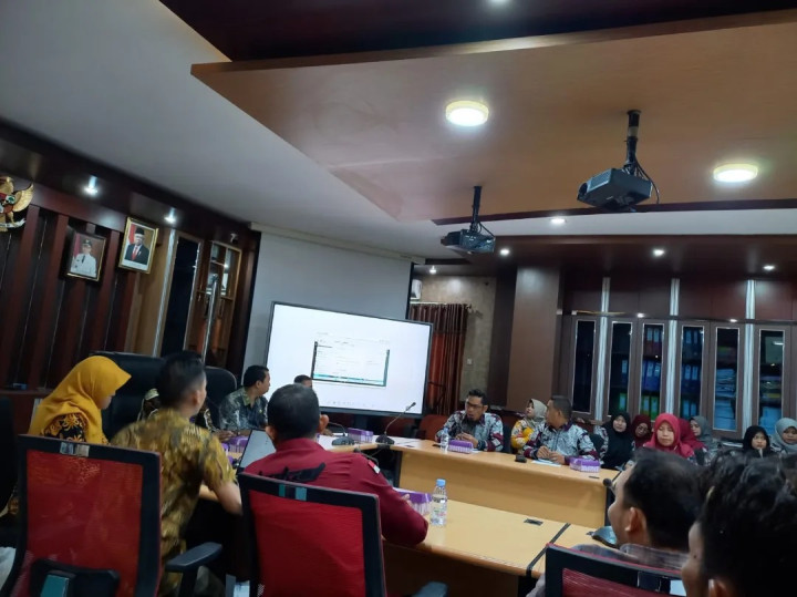 Giat Kamis, 15 Desember 2023, Menghadiri Undangan Rapat Koordinasi Pencatatan Kegiatan Infrastruktur Probebaya sebagai Aset Daerah di Ruang Rapat Utama Bapeddalitbang Kota Samarinda