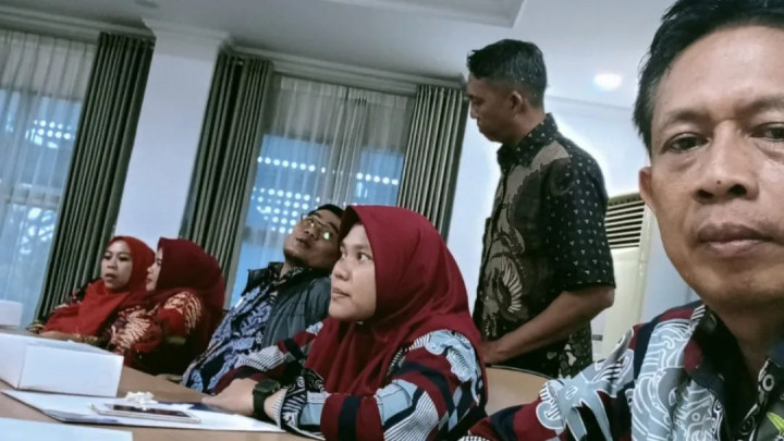 Giat Kamis, 15 Desember 2023, Rapat Pengendalian Operasional Kegiatan (RADALOK) dan Evaluasi Pekerjaan Tahun 2023 di Ruang Sembuyutan Lt. 3 Balaikota