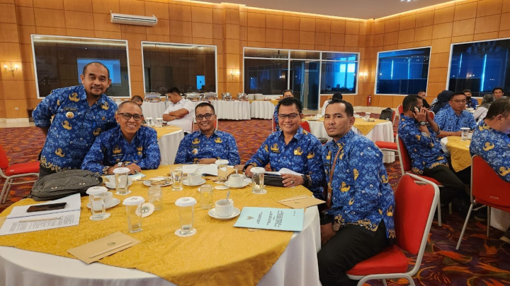 Giat, Senin 18 Desember 2023,  Rapat Sosialisasi Perwali No 73 Tahun 2023 tentang perubahan Perwali No 14 Tahun 2022 tentang petunjuk teknis pelaksanaan IMTN di ballroom hotel Puri Senyiur dihadiri oleh Lurah.