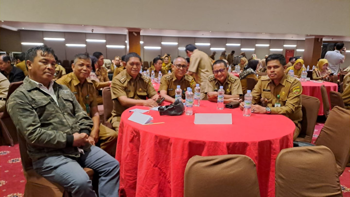 Giat, Selasa 19 Desember 2023 Menghadiri Rapat Pemantapan Pembentukan BUMRT berbasis Kelurahan di Ruang Meeting Swissbell Hotel Samarinda dihadiri oleh Lurah, Kasi Ekobang dan Kasi Tapem.