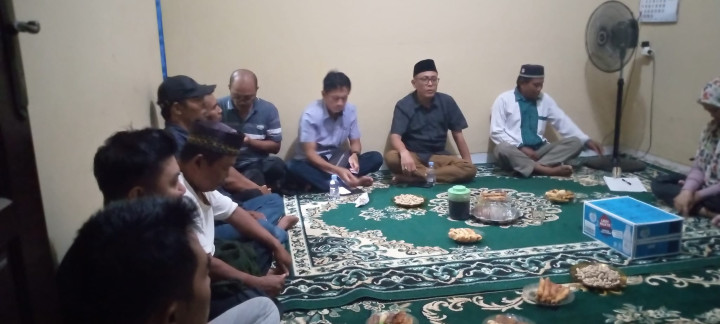 Giat Malam, Selasa 19 Desember 2023 Menghadiri Rembuk Warga Persiapan Kegiatan Probebaya Tahun 2025 dan Musrembang Tahun 2025 di RT 02 Kelurahan Sempaja Barat dihadiri oleh Lurah, Seklur, Kasi Ekobang, Kasi Tapem beserta staf.