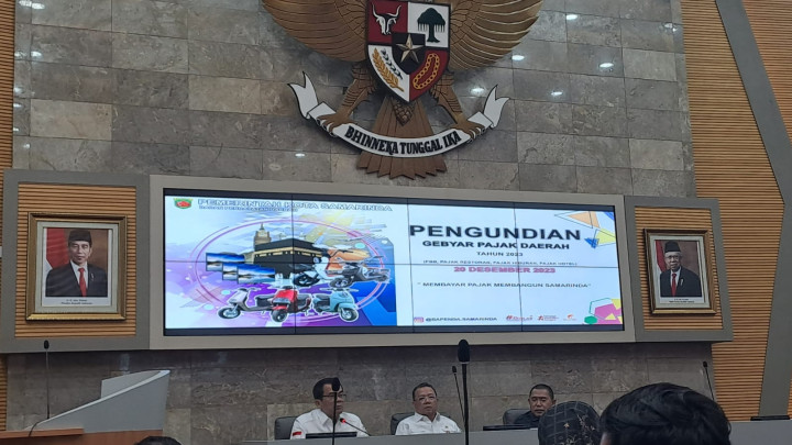 Giat, Rabu 20 Desember 2023, Rapat Pengundian Pajak  Daerah Tahun 2023 di Ruang Rapat Mangkupalas Lt II Balaikota Kota Samarinda dihadiri oleh Lurah, Rapat Evaluasi dan pelatihan seluruh Admin website kec. dan kel.di hotel Ibis samarinda