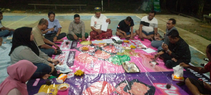Giat malam, Rabu 20 Desember 2023 Menghadiri Rembuk Warga Persiapan Kegiatan Probebaya Tahun 2025 dan Musrembang Tahun 2025 di RT 12 Kelurahan Sempaja Barat dihadiri oleh Seklur, Kasi Tapem dan Tim Pendamping Probebaya