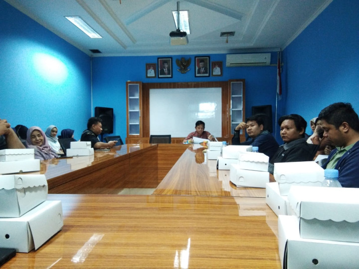 Giat, Jum'at 22 Desember 2022, Menghadiri Rapat Koordinasi dan Evaluasi Cakupan Akte Kematian Kota Samarinda di Kantor Dinas Catatan Sipil Kota Samarinda dihadiri oleh staf.