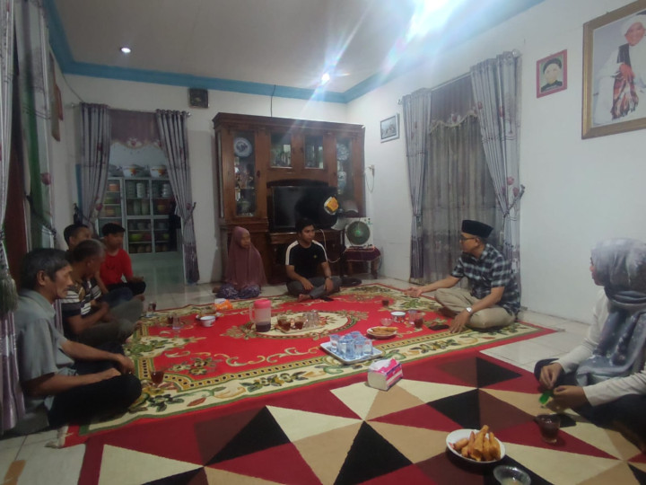 Giat malam, Jum'at 22 Desember 2023 Menghadiri Rembuk Warga Persiapan Kegiatan Probebaya Tahun 2025 dan Musrembang Tahun 2025 di RT 03 Kelurahan Sempaja Barat dihadiri oleh Lurah beserta staf dan Tim Pendamping Probebaya