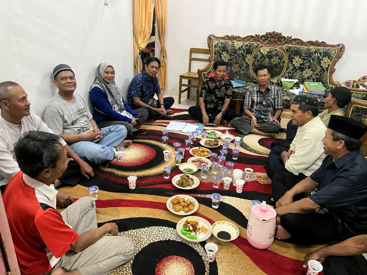 Giat malam, Sabtu 23 Desember 2023 Menghadiri Rembuk Warga Persiapan Kegiatan Probebaya Tahun 2025 dan Musrembang Tahun 2025 di RT 01 pada Kelurahan Sempaja Barat dihadiri oleh Seklur dan Tim Pendamping Probebaya