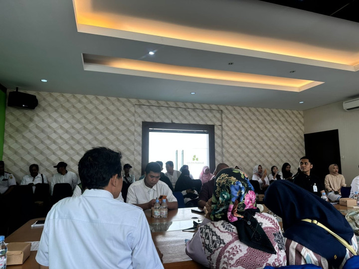 Giat, Rabu 27 Desember 2023 Menghadiri rapat layanan gerakan bersama rukun tetangga (RT) dihadiri oleh staf.