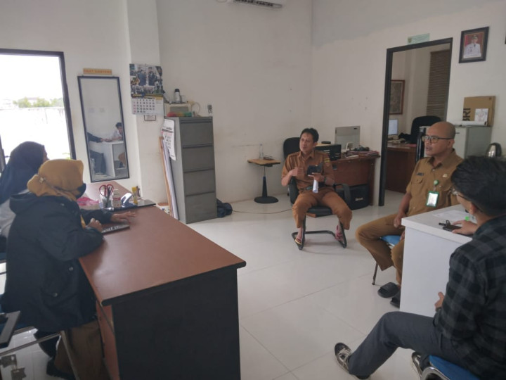 Giat, Senin 08 Januari 2024, pembahasan tentang pendistribusian logistik pemilu di ruang kasi Tapem di hadiri Sekretaris PPS beserta anggota dan ketua PPS beserta anggota.