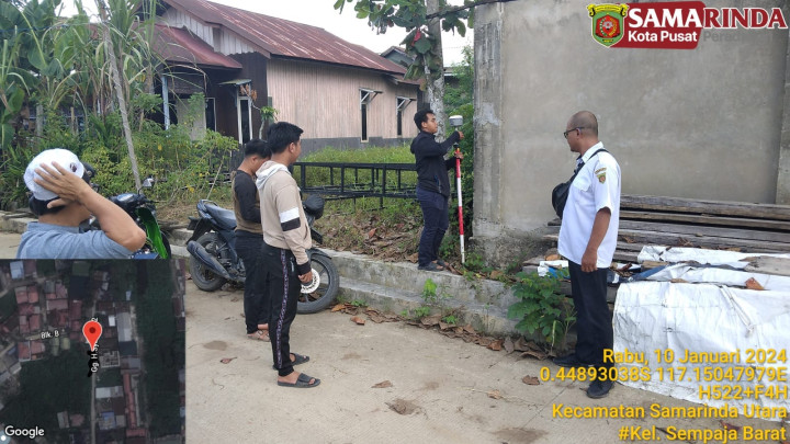 Giat, Rabu 10 Januari 2024, Peninjauan bidang tanah (pengajuan pemetaan ulang) jl. AW. Syahranie Gg. Syahdan 2 RT.03 Kel. Sempaja Barat dihadiri oleh Kasi Tapem beserta staf.
