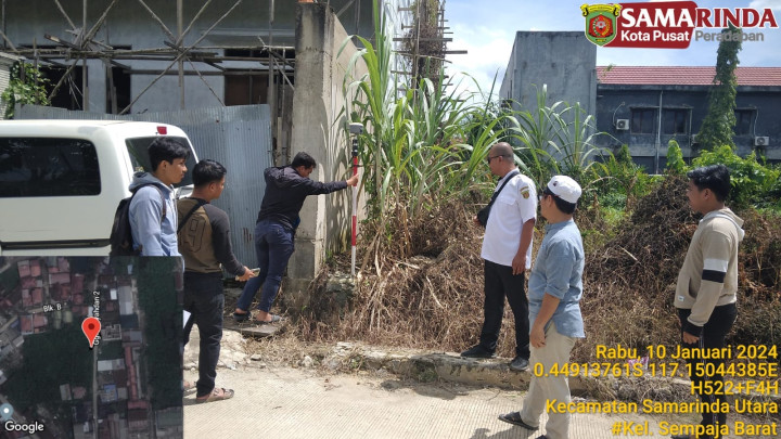 Giat, Rabu 10 Januari 2024, Peninjauan bidang tanah (pengajuan pemetaan ulang) jl. AW. Syahranie Gg. Syahdan 2 RT.03 Kel. Sempaja Barat dihadiri oleh Kasi Tapem beserta staf.