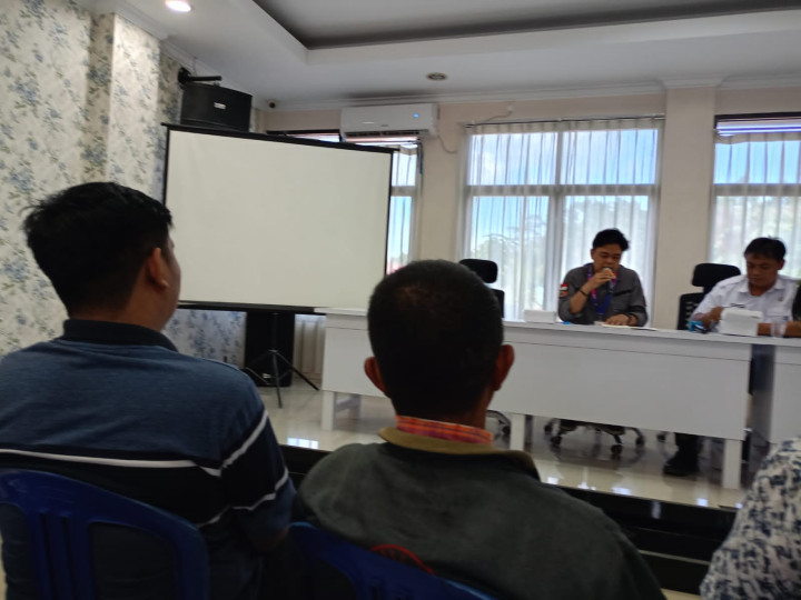 Giat, Rabu 10 Januari 2024, rapat koordinasi persiapan distribusi logistik pemilihan umum tahun 2024 di Aula Kantor Kecamatan Samarinda Utara dihadiri oleh sekretaris PPS Kelurahan Sempaja Barat.