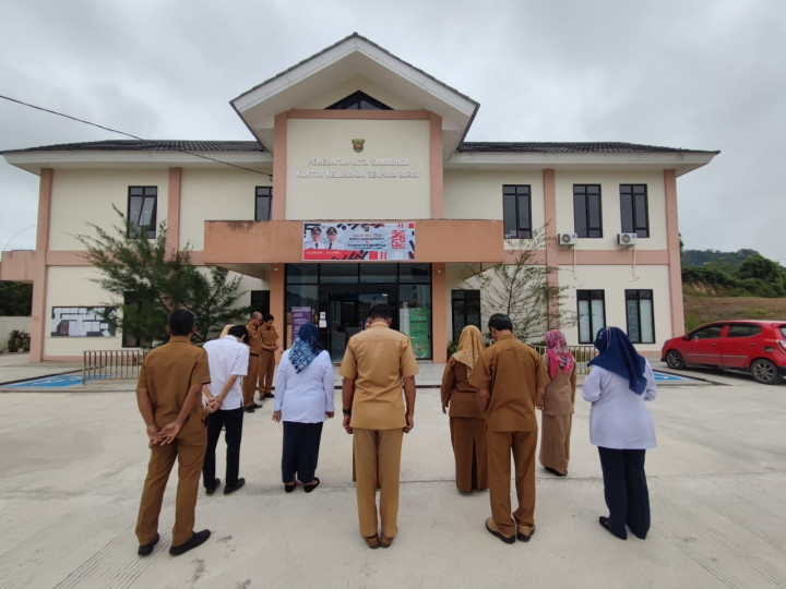 Giat, Senin 15 Januari 2024, Apel Senin pagi di kel. sempaja barat di pimpin oleh Kasi Kesra.  & rapat Focus grup Discussion (FGD) penyusunan standar pelayanan  di ruang rapat Mangkupalas Lt II Balaikota samarinda dihadiri oleh Lurah.