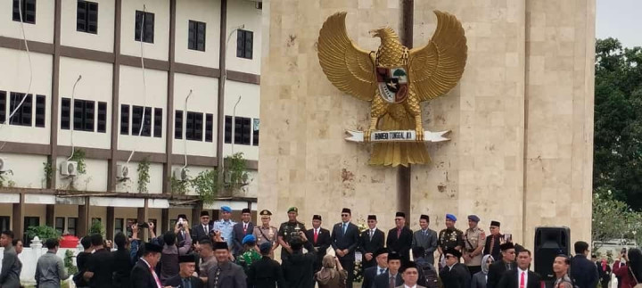 Giat, Jum'at 19 Januari 2024, Ziarah Taman Makam Pahlawan dalam rangka Hari Jadi Kota Samarinda ke-356 dan HUT Pemkot Samarinda ke-64 di hadiri oleh Lurah.