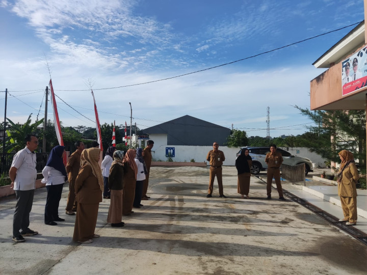 Giat, Senin 22 Januari 2024, Melaksanakan Apel Senin pagi di kelurahan sempaja barat di pimpin oleh Kasi Ekobang.