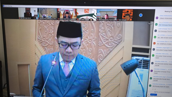 Giat, Senin 22 Januari 2024, Mengikuti Zoom Meeting tentang Rapat Paripurna DPRD Kota Samarinda Masa Persidangan I Tahun 2024 dengan Agenda Hari Jadi Kota Samarinda ke-356 dengan Tema "BERGERAK BERSAMA, SAMARINDA MAKIN MAJU" diikuti oleh Lurah.