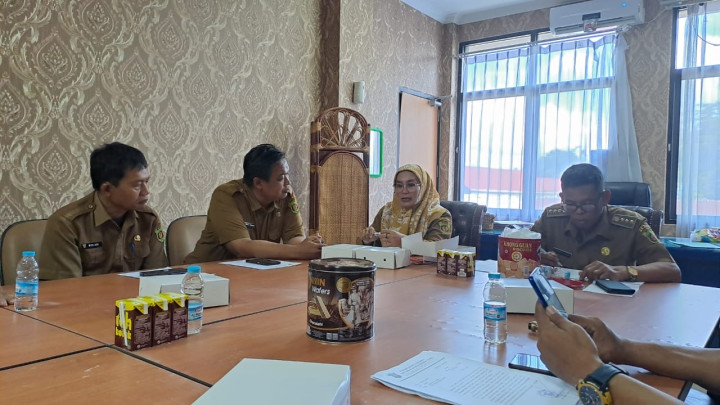 Giat, Senin 29 Januari 2024, Menghadiri Acara Rakor Kesiapan Agenda Sosialisasi di Ruang pak Camat Samarinda Utara dihadiri oleh Lurah .