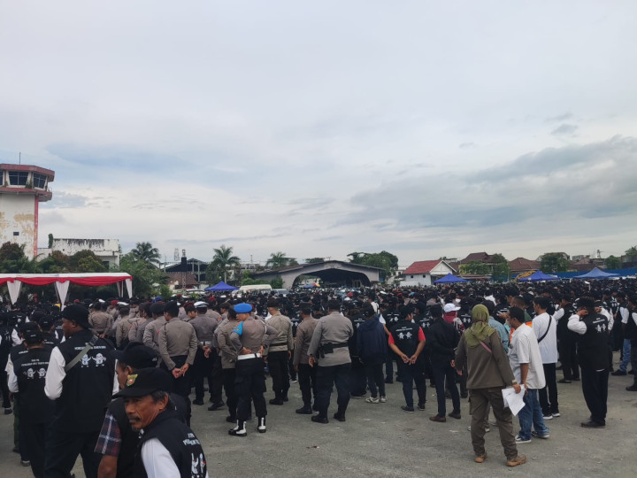 Giat, 01 Februari 2024Apel Gelar Pasukan Penyerahan BahwaKendali BKO PAM TPS se- Kota Samarinda ke PolrestavSamarinda Dalam Rangka Pengamanan Pemilu Serentak Tahun 2024