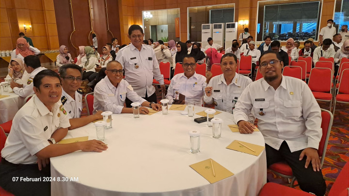 Giat, Rabu 07 Februari 2024, Menghadiri Rapat kerja dan koordinasi tentang penetapan surat keputusan cadum pada pelaksanaan pemilu 2024 di Hotel Puri Rahayu samarinda dihadiri oleh Lurah dan seluruh petugas cadum, kasi Tapem beserta operator.