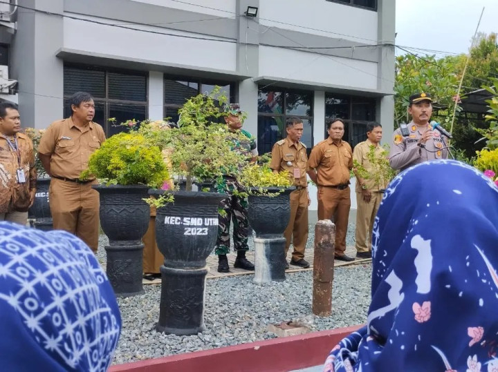 Giat Senin, 12 Februari 2024 Melaksanakan Apel Pagi di Kelurahan Sempaja Barat dipimpin oleh Seklur, Mengikuti Apel Gabungan di Kantor Kecamatan Samarinda Utara diikuti oleh Kasi Pemtrantib, Operator dan Cadum serta
