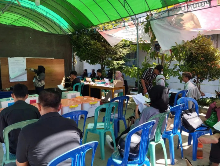 Giat Minggu, 18 Januari 2024  Rapat Pleno Hari Kedua tentang Rekapitulasi Hasil Penghitungan Suara Pemilu Pilpres, DPD RI, DPR RI, DPRD Provinsi, DPRD Kota/Kab di Tingkat Kecamatan Samarinda Utara Pada Tahun 2024