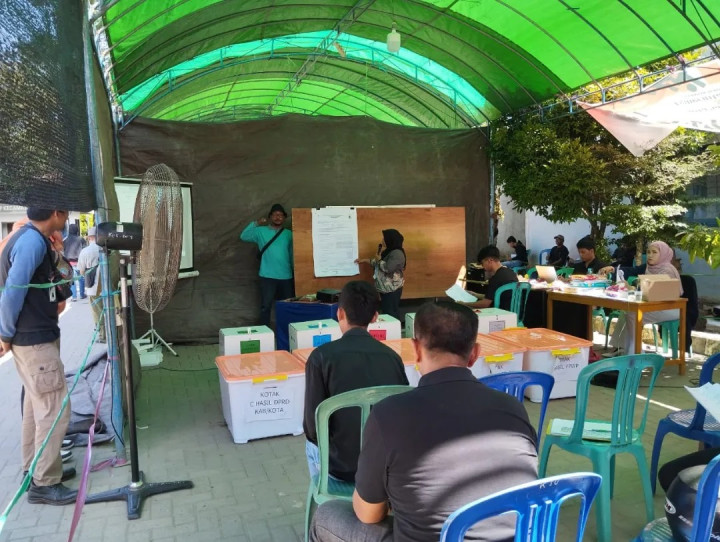 Giat Minggu, 18 Januari 2024  Rapat Pleno Hari Kedua tentang Rekapitulasi Hasil Penghitungan Suara Pemilu Pilpres, DPD RI, DPR RI, DPRD Provinsi, DPRD Kota/Kab di Tingkat Kecamatan Samarinda Utara Pada Tahun 2024