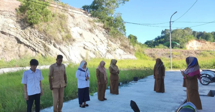 Giat Senin, 19 Februari 2024 Melaksanakan Apel Pagi di Kelurahan Sempaja Barat dipimpin oleh Kasi Kesra, Menghadiri Acara Konsultasi Publik RKPD Kota Samarinda Tahun 2025 di Ballroom Hotel Mercure Samarinda Crystal 1 dihadiri oleh Lurah