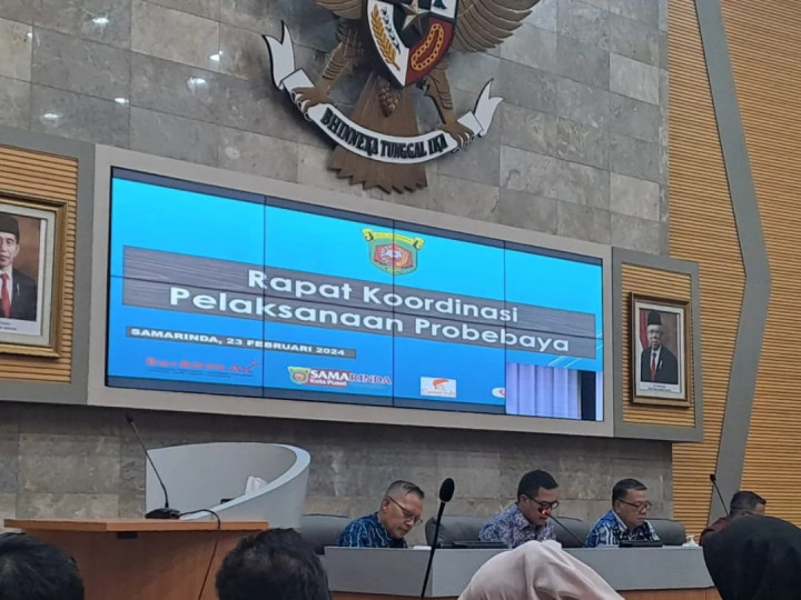 Giat Jumat 23 Februari 2024 Menghadiri Rapat Koordinasi Pelaksanaan Probebaya di Ruang Mangkupalas Lt. 2Balaikota Samarinda dihadiri oleh Lurah