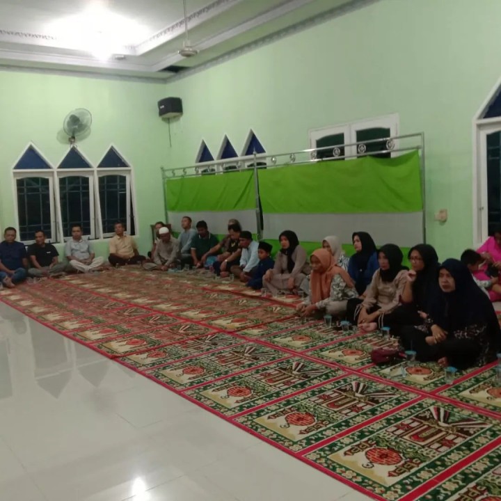 Giat Jum'at Malam, 8 Maret 2024 Pemilihan Ketua RT 12 Kelurahan Sempaja Barat Periode 2024 - 2029 sesuai Perwali No 1 Tahun 2024 dihadiri oleh Lurah, Seklur, Kasi Tapem beserta staf, Bhabinkamtibmas dan Babinsa.