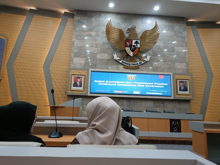 Giat, Jum'at 05 April 2024 Menghadiri Rapat koordinasi dan pembinaan pejabat struktural kecamatan dan kelurahan di ruang Mangkupalas lantai 2 balaikota dihadiri Kasi Ekbang dan LH.