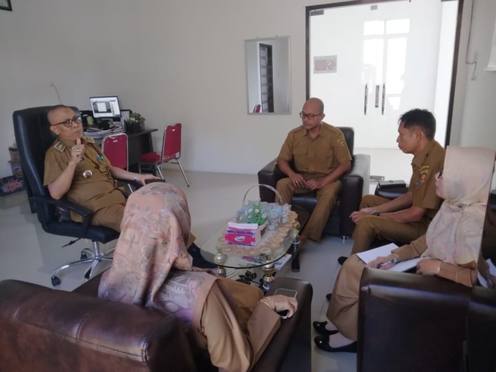 Giat, Selasa 16 April 2024 Rapat koordinasi dengan Seklur dan seluruh Kasi kelurahan sempaja barat di pimpin oleh Lurah, Mendapatkan kunjungan dari Kecamatan Samarinda Utara dalam rangka hari pertama kerja setelah libur cuti Hari Raya Idul Fitri.