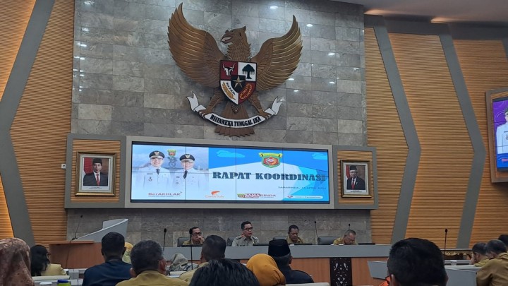 Giat, Selasa 16 April 2024 Menghadiri Halal Bi Halal Idul Fitri 1445 H tahun 2024 di lingkungan Pemerintah kota Samarinda di hadiri oleh Lurah & rapat koordinasi di ruang Mangkupalas lantai 2 dihadiri oleh Lurah.