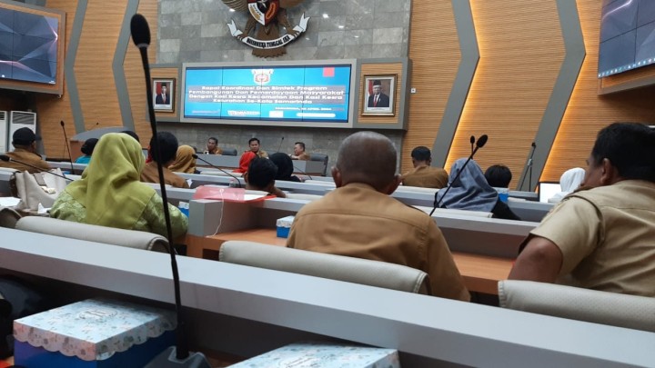 Senin, 22 April 2024 rapat koordinasi dan bimtek program pembangunan dan pemberdayaan masyarakat dengan Kasi Kesra Kecamatan dan Kasi Kesra kelurahan se-kota Samarinda di ruang Mangkupelas lantai 2 balaikota Samarinda di hadiri Kasi Kesra.