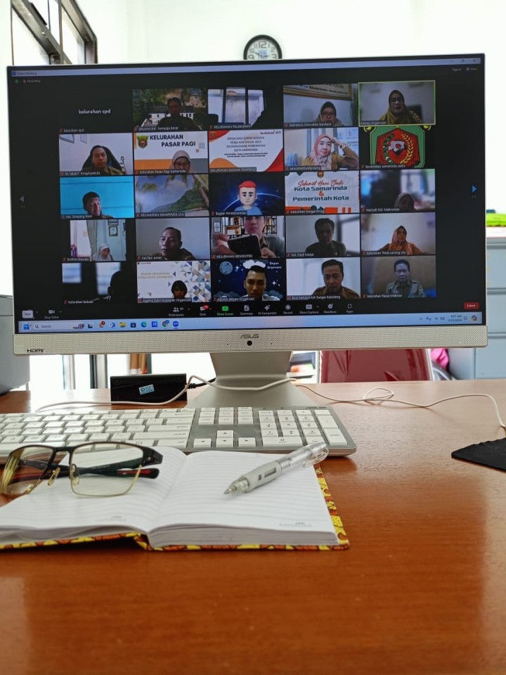 Giat, Selasa 23 April 2024 Mengikuti zoom meeting Sosialisasi tata naskah dinas di lingkungan pemerintah kota Samarinda di ikuti oleh Seklur.