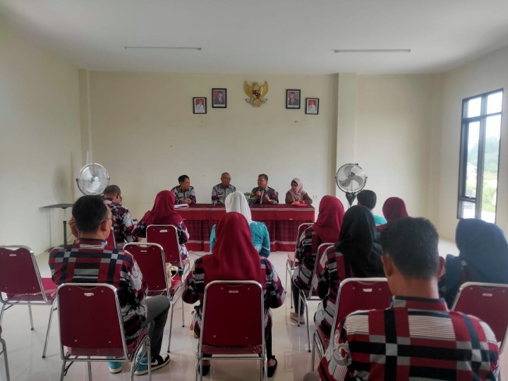Giat, Kamis 25 April 2024 kunjungan dari Kecamatan Samarinda Utara & rapat kegiatan Reakreditasi UPTD Puskesmas Sempaja di ruang pertemuan UPTD Puskesmas Sempaja oleh Kasi Kesra dan staf.