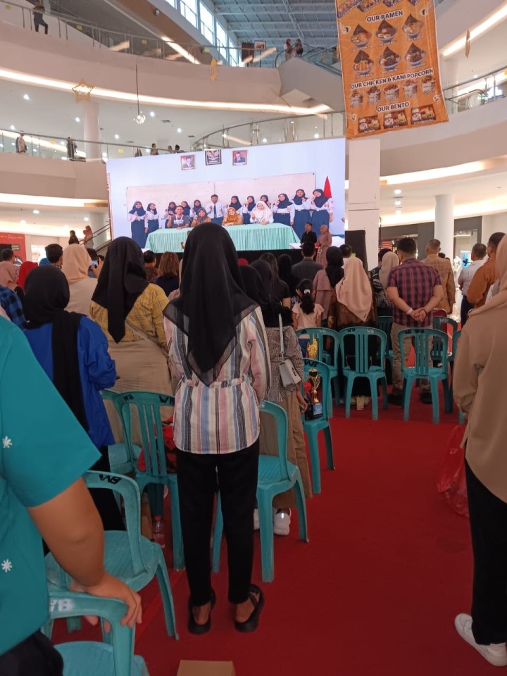 Giat, Sabtu 04 Mei 2024 1. Menghadiri malam puncak ADUJAK GENRE Kota Samarinda 2024 "Merajut bintang masa depanmu" di atrium bigmall Samarinda dihadiri staf Kesra.