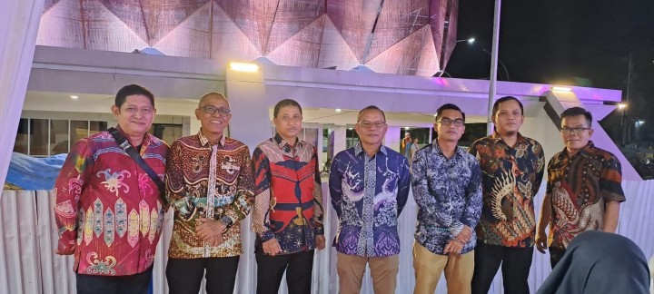 Giat, Sabtu 04 Mei 2024, Menghadiri peluncuran tahapan pemilihan wali kota dan wakil walikota Samarinda tahun 2024 di halaman GOR Segiri Samarinda dihadiri Lurah.