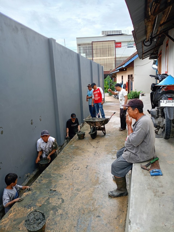 Giat, Minggu 05 Mei 2024 Melaksanakan gotong royong kebersihan lingkungan di wilayah Jl AW Syahrani RT 02 dan Jl KH Wahid Hasyim RT 12 kelurahan sempaja barat.
