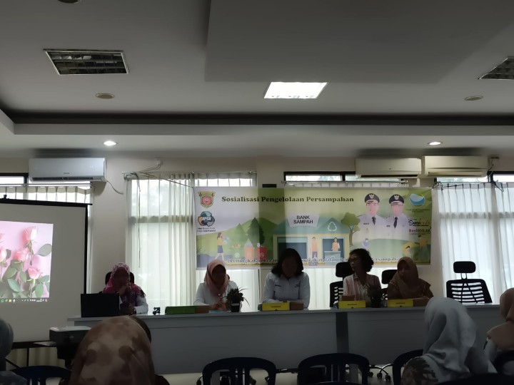 Giat, Rabu 08 Mei 2024 Menghadiri kegiatan sosialisasi pengelolaan persampahan di kantor kecamatan Samarinda Utara di hadiri Kasi Ekbang.