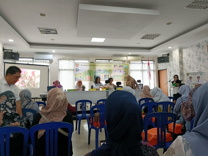 Giat, Rabu 08 Mei 2024 Menghadiri kegiatan sosialisasi pengelolaan persampahan di kantor kecamatan Samarinda Utara di hadiri Kasi Ekbang.