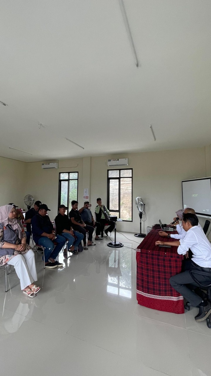 Giat, Rabu 08 Mei 2024, rapat koordinasi persiapan kegiatan pelaksanaan Probebaya Tahun 2024 sosialisasi Smart RT di Aula kantor kelurahan sempaja barat dihadiri oleh Lurah, Seklur, Kasi Ekbang dan Kasi Kesra.
